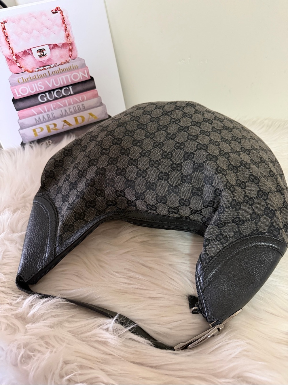 Gucci Black GG Monogram Canvas leather Hobo Bag. - Picture 3 of 16